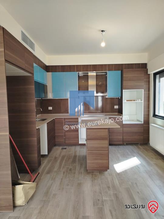 شقة فاخرة شبه أرضية مساحة 110م مع ترسات 60م للبيع في عمان - خلدا