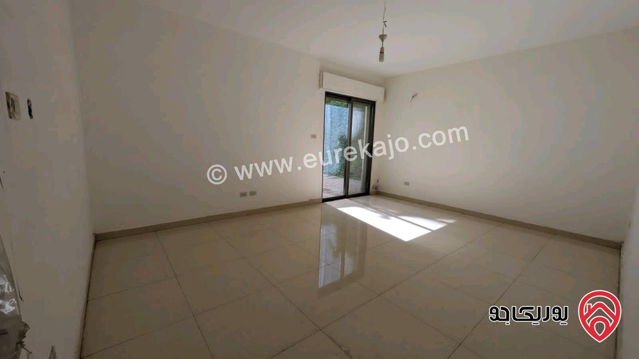 شقة طابق شبه ارضي مساحة 330م داخلي و 230م خارجي للبيع في عمان - دير غبار 