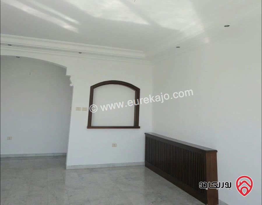 شقة مميزة طابق ثالث مساحة 240م للبيع في عمان - الكرسي