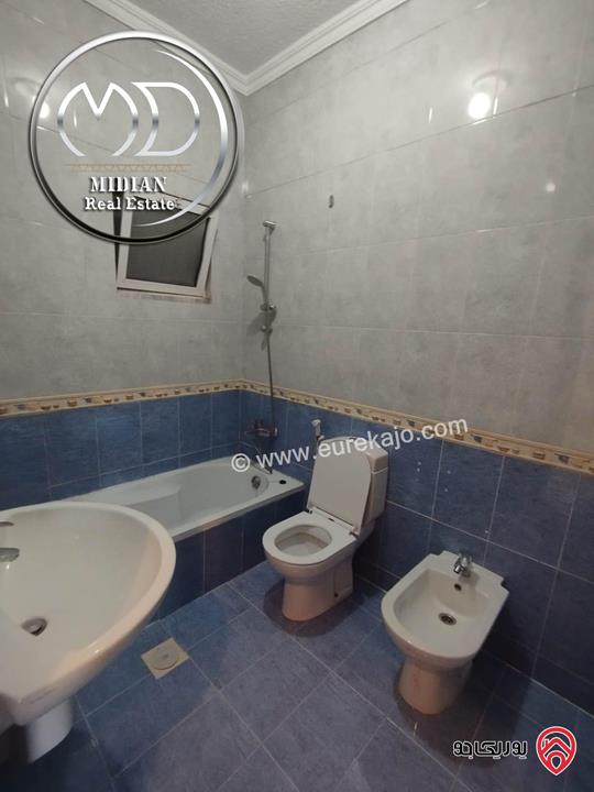 شقة للبيع في عمان - ام السماق طابق اول مساحة 215م 4 نوم تشطيبات سوبر ديلوكس اطلالة جميلة بسعر مميز جداً