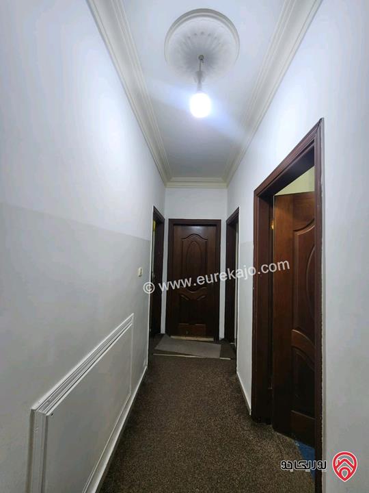 شقة شبه أرضية مساحة 150م داخلي و 120م خارجي للبيع في اربد - الحي الشرقي