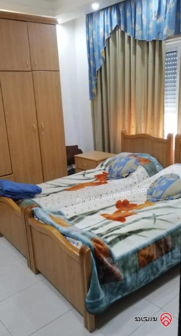 شقة مساحة 310م طابق ثالث مع روف للبيع في عمان - رجم عميش
