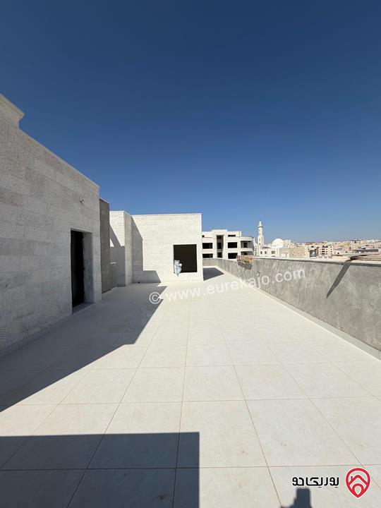 شقة طابق ثالث مع رووف مساحة 170م وترس 80م سوبر ديلوكس للبيع في عمان -  الجبيهة 