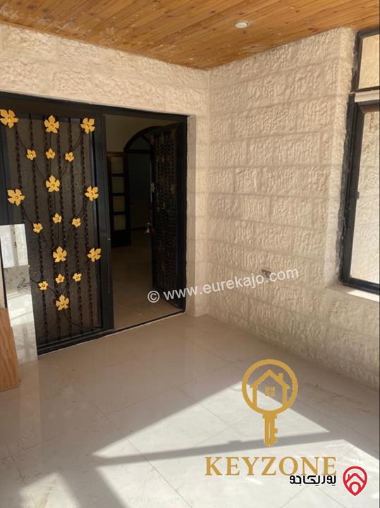 شقة أرضية مساحة 194م داخلي و 100م خارجي للبيع في عمان - ام اذينة