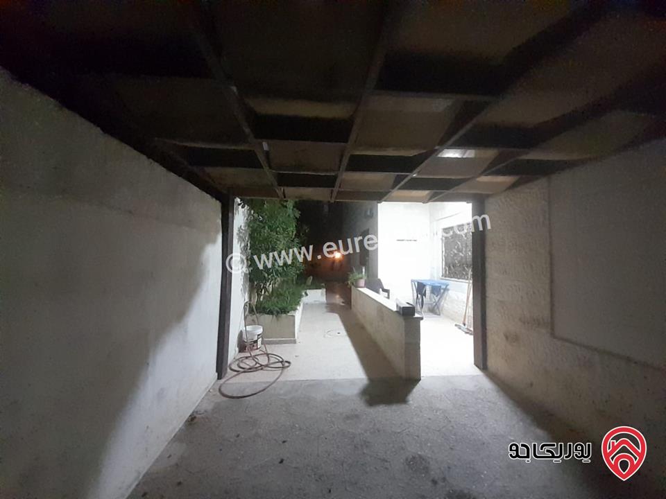 فيلا مكونة من طابقين على أرض 581م للبيع في عمان - طبربور ابو عليا