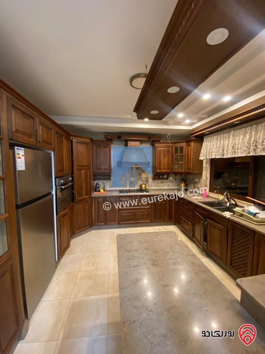 شقة أرضية مفروشة فاخرة للبيع في عمان - أم السماق مساحة 245م مع حديقة وترسات 120م