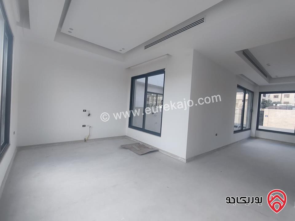 فلل متلاصقة مساحة الارض 250م مساحة البناء 500م للبيع في عمان - عبدون 