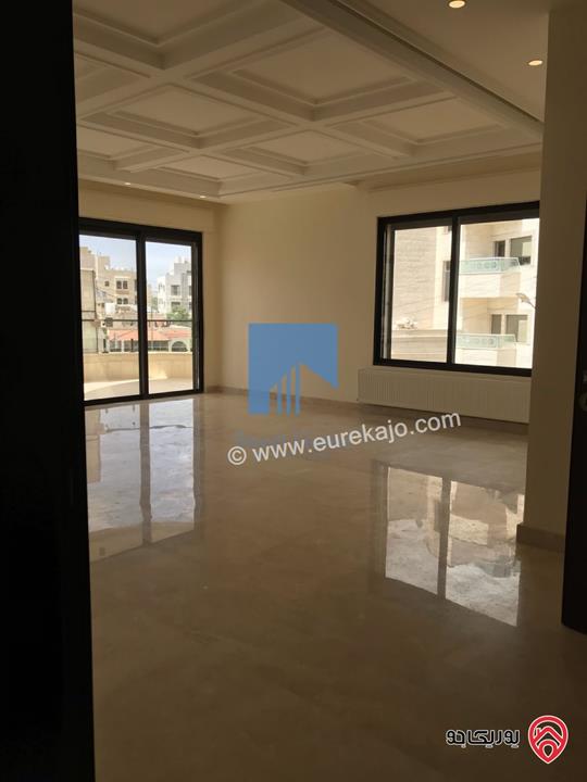 شقة طابقية فاخرة طابق اول مساحة 235م للبيع في عمان - الجندويل تشطيب سوبر ديلوكس لم تسكن