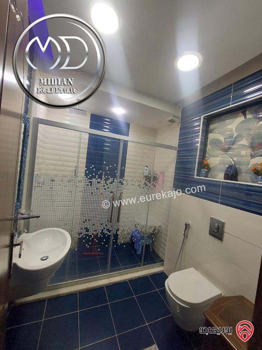 شقة ارضية للبيع في عمان - حي الصحابة مساحة 205م مع ترس و حديقة 70م تشطيبات ديكورات سوبر ديلوكس بسعر مميز