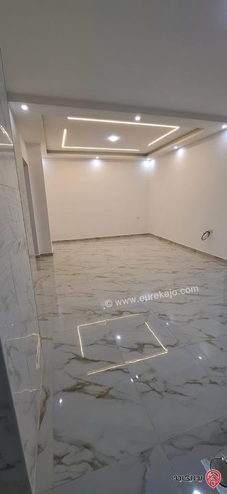 شقة طابق ثالث رووف سوبر ديلوكس مساحة 175م داخلي و 80م خارجي للبيع في عمان - طبربور