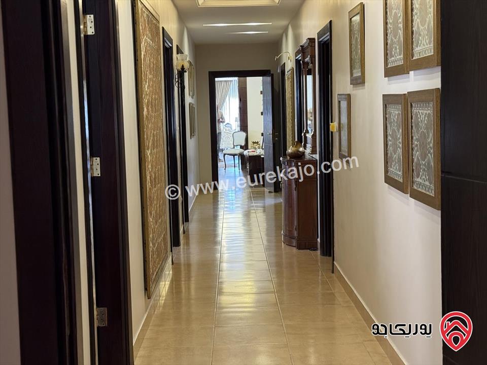 شقة فاخرة طابق تسوية مساحة 300م للبيع في عمان - عبدون مع إطلالة رائعة