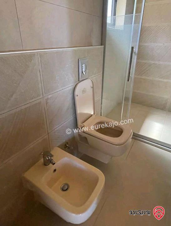 روف فارغ مساحة 160م داخلي و 40م خارجي للإيجار في عمان - ام السماق 