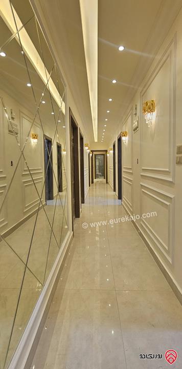 شقة أرضية مساحة 200م داخلي و 40م خارجي للبيع في عمان -  الجبيهة