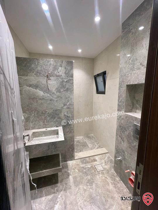 شقة ارضية مساحة 260م داخلي و 200م خارجي للبيع في اربد