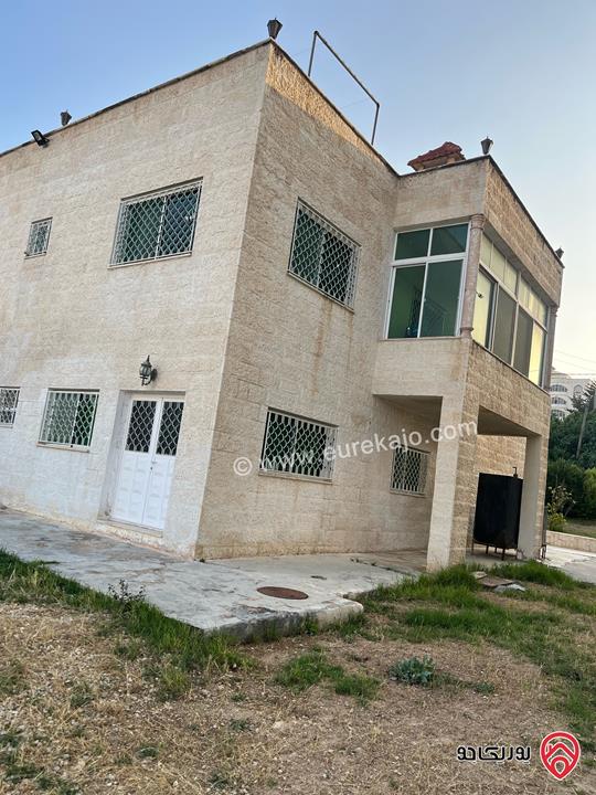 فيلا طابقين مساحة الارض 800م مساحة البناء 350م للبيع في عمان -  شفابدران بسعر مغري على شارعين