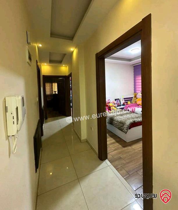 شقة فارغة طابق ثاني مساحة 244م للايجار في عمان - خلدا 