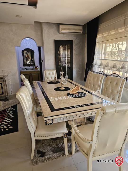 شقة مساحة 318م طابق ثالث للبيع في عمان - الرابية 