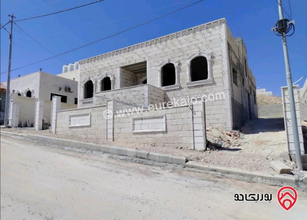 بيت فاخر مستقل ( عظم ) مساحة 210م على أرض 400م للبيع في الزرقاء - شومر