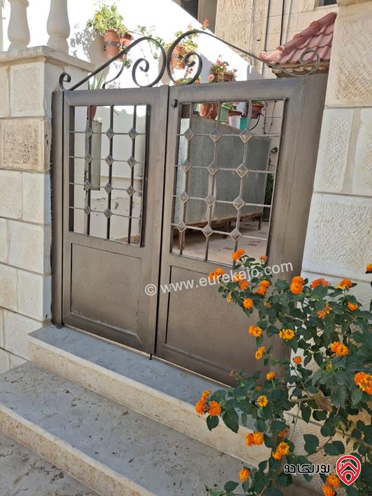 فيلا دوبلكس مساحة 200م على أرض 250م للبيع في عمان - طبربور 