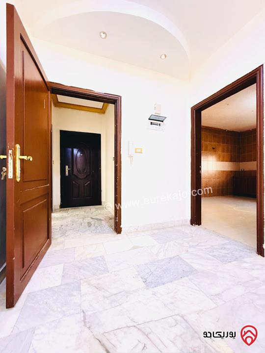 شقة ارضية مساحة 170م داخلي و 35م خارجي للبيع في عمان - طبربور 