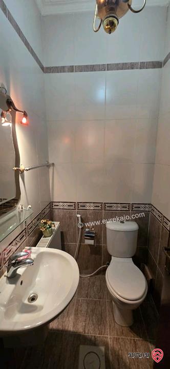 شقة فاخرة طابق ثالث مساحة 180م مع الأثاث كامل للبيع في عمان - الرابية 