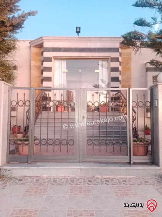 فيلا مستقلة مميزة مساحة 690م على أرض 1006م للبيع في عمان - أبو نصير