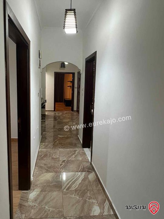 شقة طابق رابع مع روف مساحة 220م للبيع في عمان - ام السماق من المالك