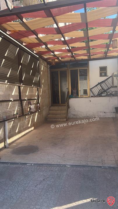 شقة أرضية مساحة إجمالية 300م بمداخل مستقلة للبيع في عمان - أم نوارة