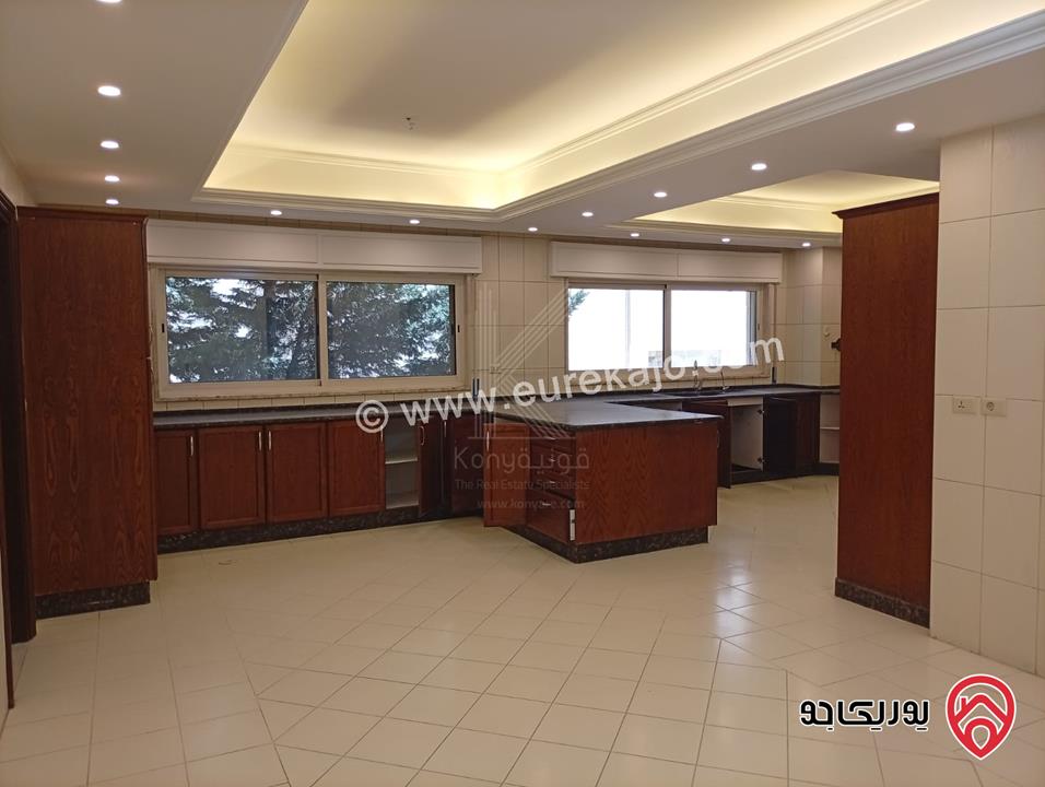 شقة فاخرة حديثة طابق ارضي معلق مساحة 388م للايجار في عمان - دير غبار
