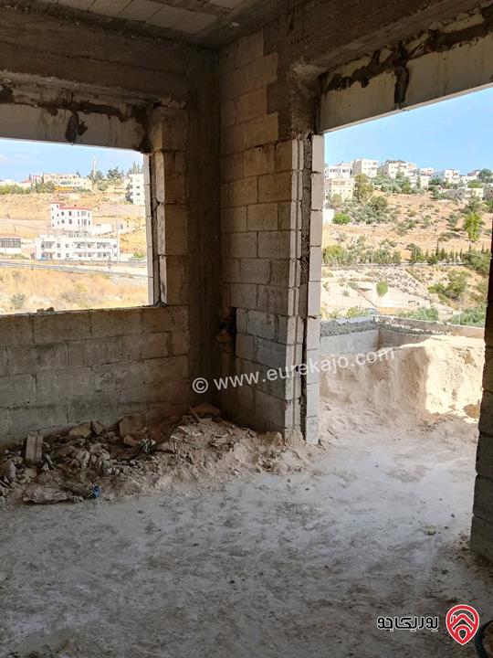 منزل عظم مساحة 720م على أرض 1 دونم للبيع في السلط 