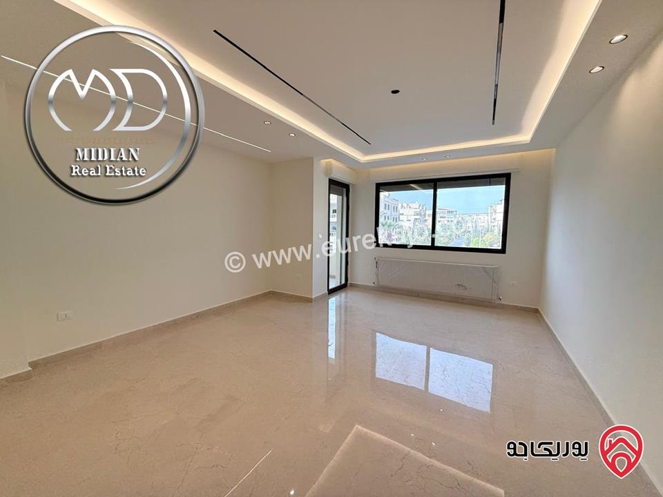 شقق شبه أرضي للبيع في عمان - حي الصحابة مساحات 220م & 240م مع تراسات و حدائق تشطيبات ديكورات فاخرة جديدة لم تسكن