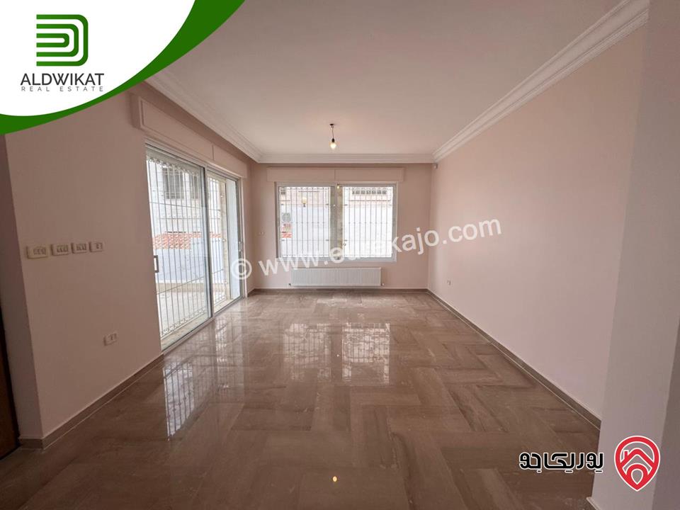 فيلا مستقلة للبيع في عمان - صويلح بالقرب من الحمر مساحة الأرض860م مساحة البناء 390م موقع اطلالة