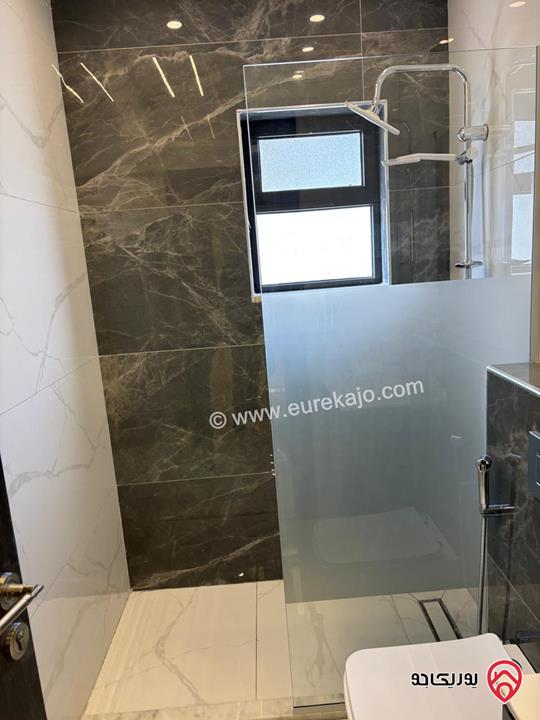 شقة جديدة ومميزة سوبر ديلوكس طابق أول مساحة 130م للبيع في عمان - ابو نصير 