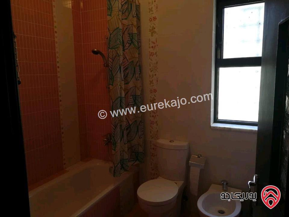 فيلا منفصلة مساحة 355م على أرض 762م للبيع في عمان - دير غبار