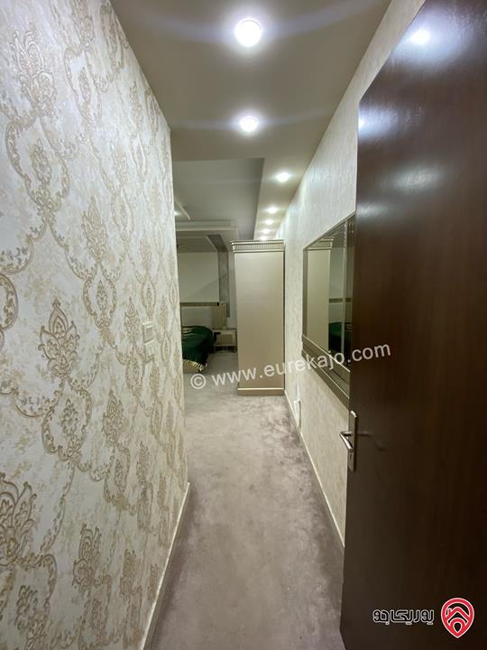 شقة أنيقة مفروشة بالكامل (فرش جديد) طابق أول مساحة 140م للايجار في عمان - ام السماق