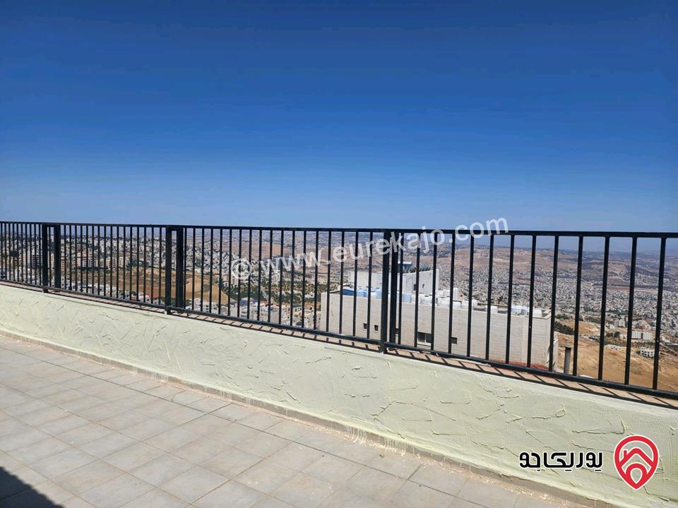 شقة طابق ثالث مساحة 210م مع روف 120م للبيع في عمان - الجبيهة