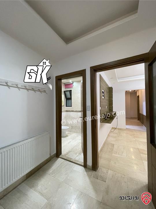 شقة فارغة مساحة 200م طابق ثاني للإيجار في عمان - خلدا