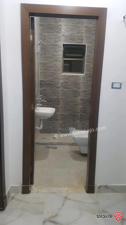 شقة سوبر ديلوكس مساحة 100م طابق ثالث للايجار في عمان - طبربور