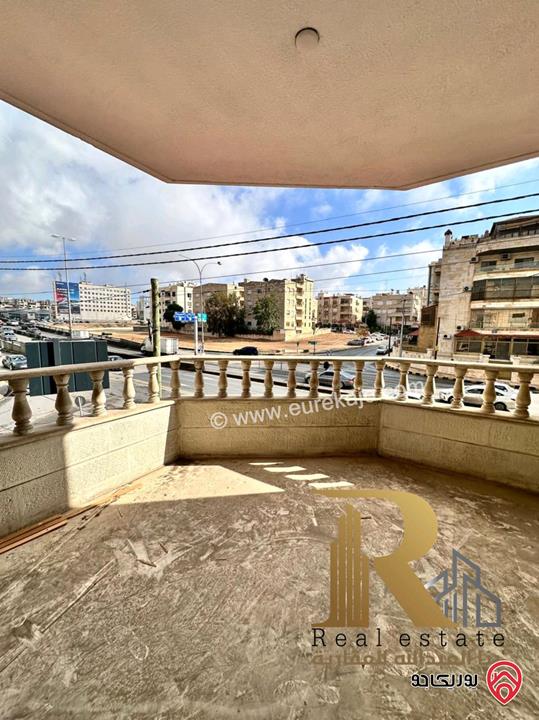 شقة طابقية مساحة 310م طابق أول للبيع في عمان - ام اذينة