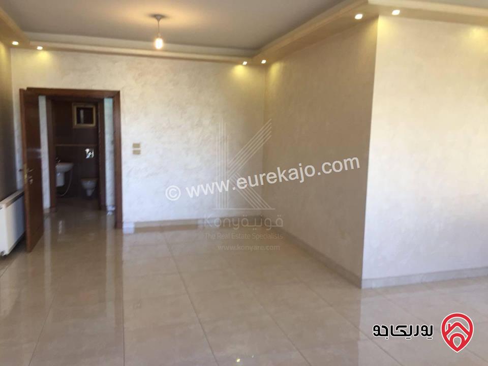 شقة مميزة طابق ثالث مساحة 190م مع روف 25م وترس 120م للبيع أو للايجار في عمان - دير غبار