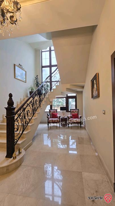 فيلا حديثة فخمة مساحة 690م على أرض 750م للبيع في عمان - البنيات طريق المطار 