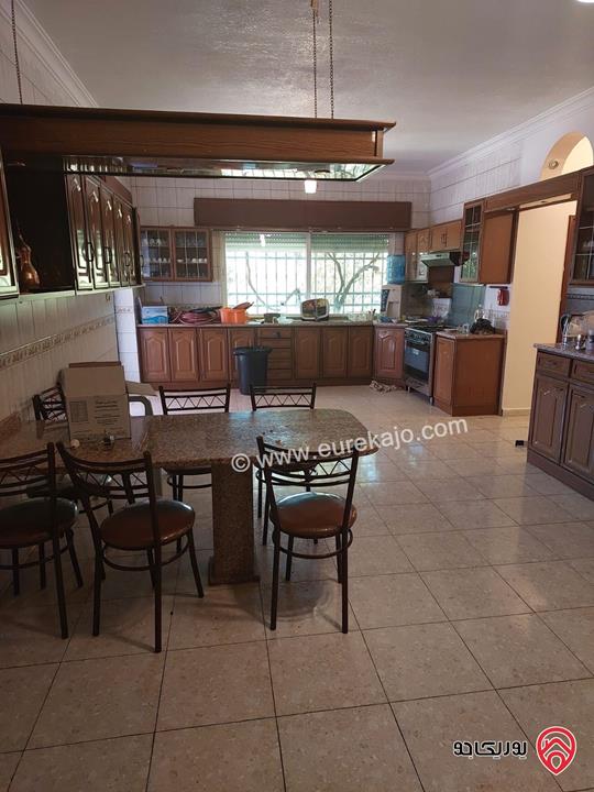 فيلا مساحة 500م على أرض 3 دونم و 750م للبيع في جرش 