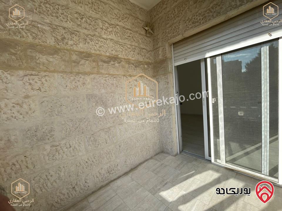 شقة طابق ثالث مع رووف مساحة 180م للايجار في عمان - الجاردنز 