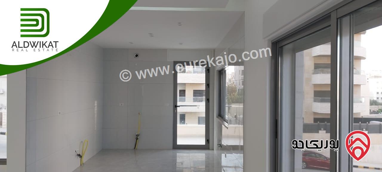 شقة طابق ثاني للبيع في عمان - البنيات / طريق المطار مساحة 180م والترس 30م بالقرب من جامعة البتراء جديدة لم تسكن