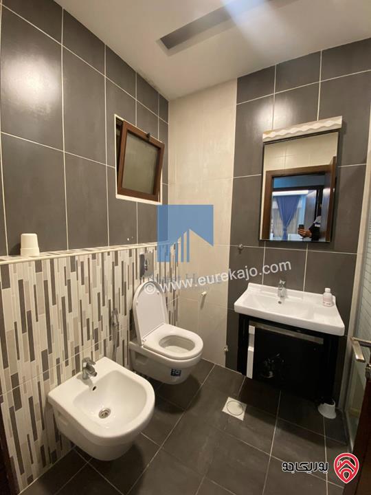 شقة أرضية مفروشة فاخرة للبيع في عمان - أم السماق مساحة 245م مع حديقة وترسات 120م