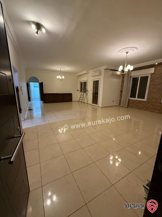 شقة مساحة 170م طابق ثاني مع مصعد عمارة هادئة عائلات للإيجار  في عمان - دير غبار