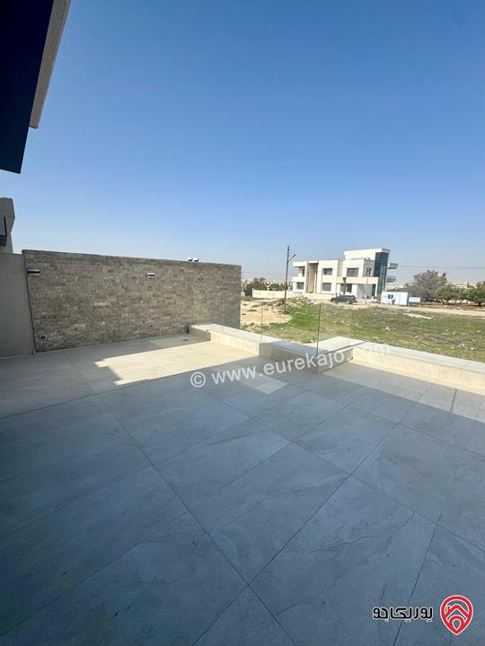 فيلا عدد 2 متلاصقتان مساحة البناء 885م على أرض 500م لكل فيلا للبيع في عمان - رجم عميش بإطلالة جميلة