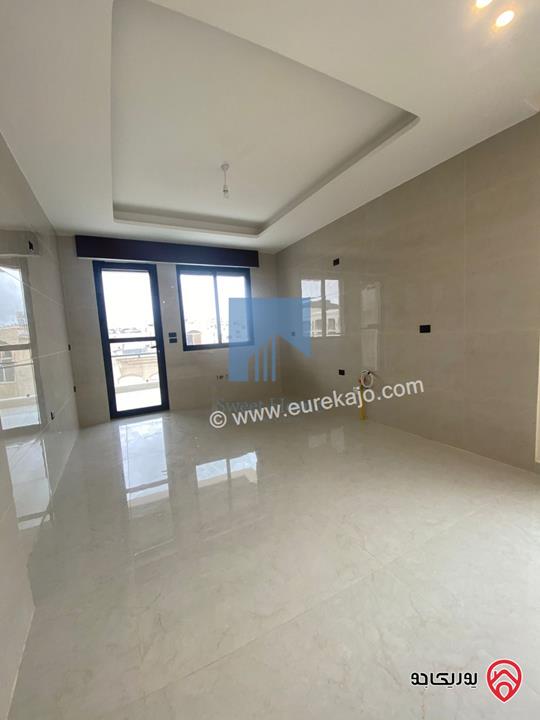 شقة فاخرة طابق ثالث 175م مع روف 150م دوبلكس للبيع في عمان - الرابية