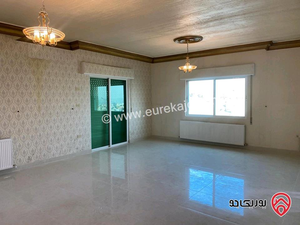 شقة طابقية ارضي معلق مساحة 350م مجددة بالكامل للبيع في عمان - عرجان