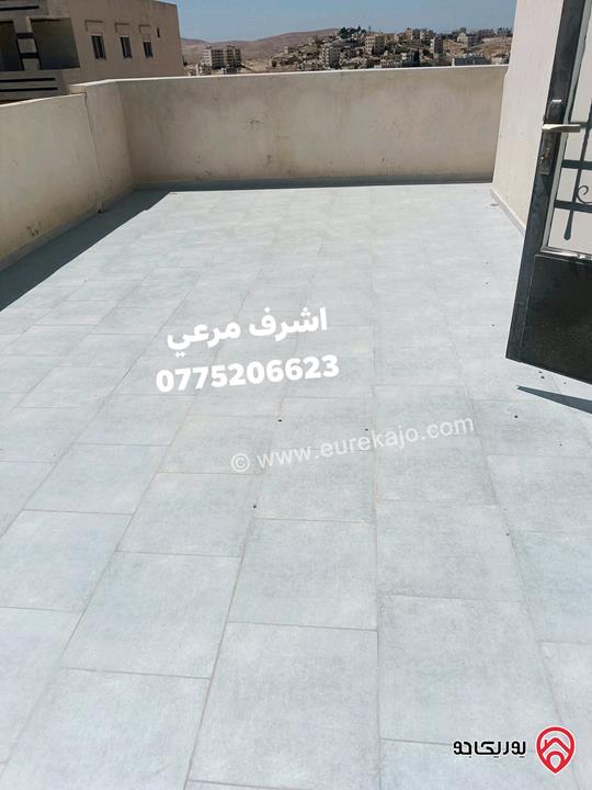 شقة طابق ثالث مع روف مساحة 200م لم تسكن للبيع في الزرقاء - جبل المغير